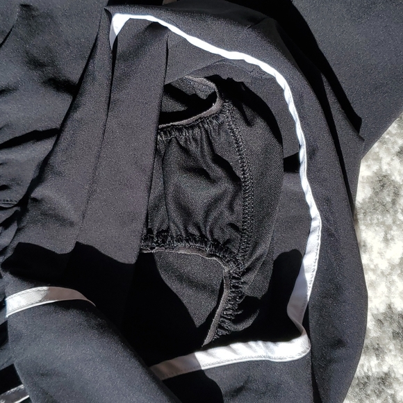 Gap Fit Running Shorts ⚫️⚪️ Sz Medium Great Condition!! - Picture 5 of 6